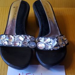 Women's Slip On Jeweled Sandles With Slight Heel Montego Bay Club Size 7½