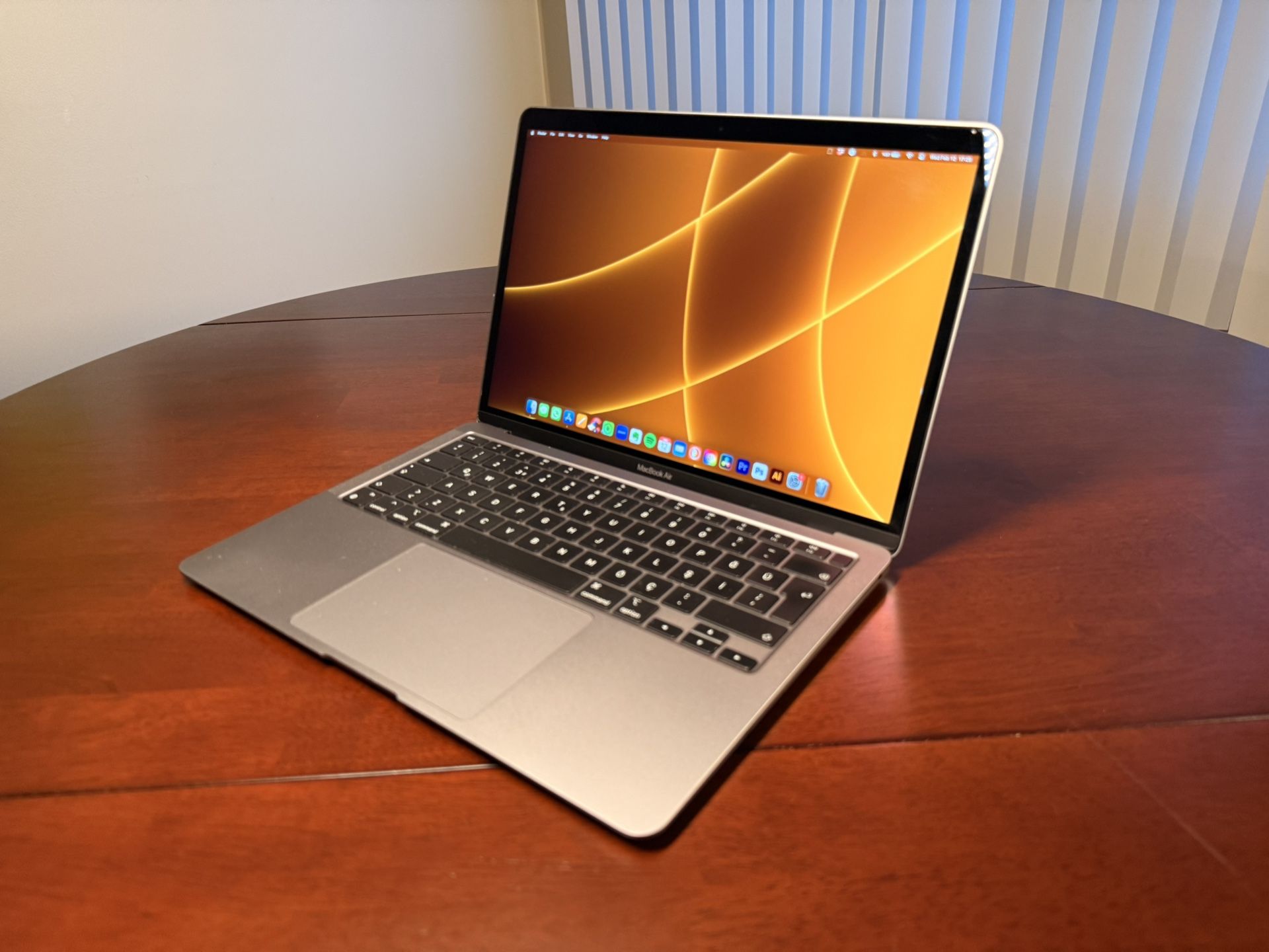 MacBook Pro 2020 A2338 M1 16GB 1TB(土日発送) Apple MacBook Pro (13-inch, M1, 2020) - 16GB RAM - 1TB SSD - A2338