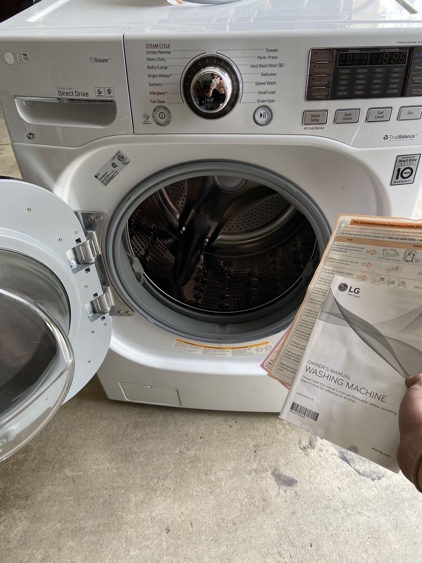Washer / Dryer In One Combo LG wm3997hwa for Sale in Loveland, OH