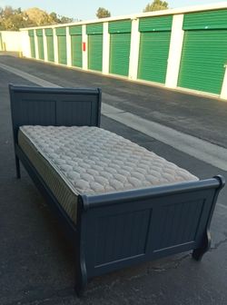 TWIN WOOD BED FRAME WITH MATTRESS
