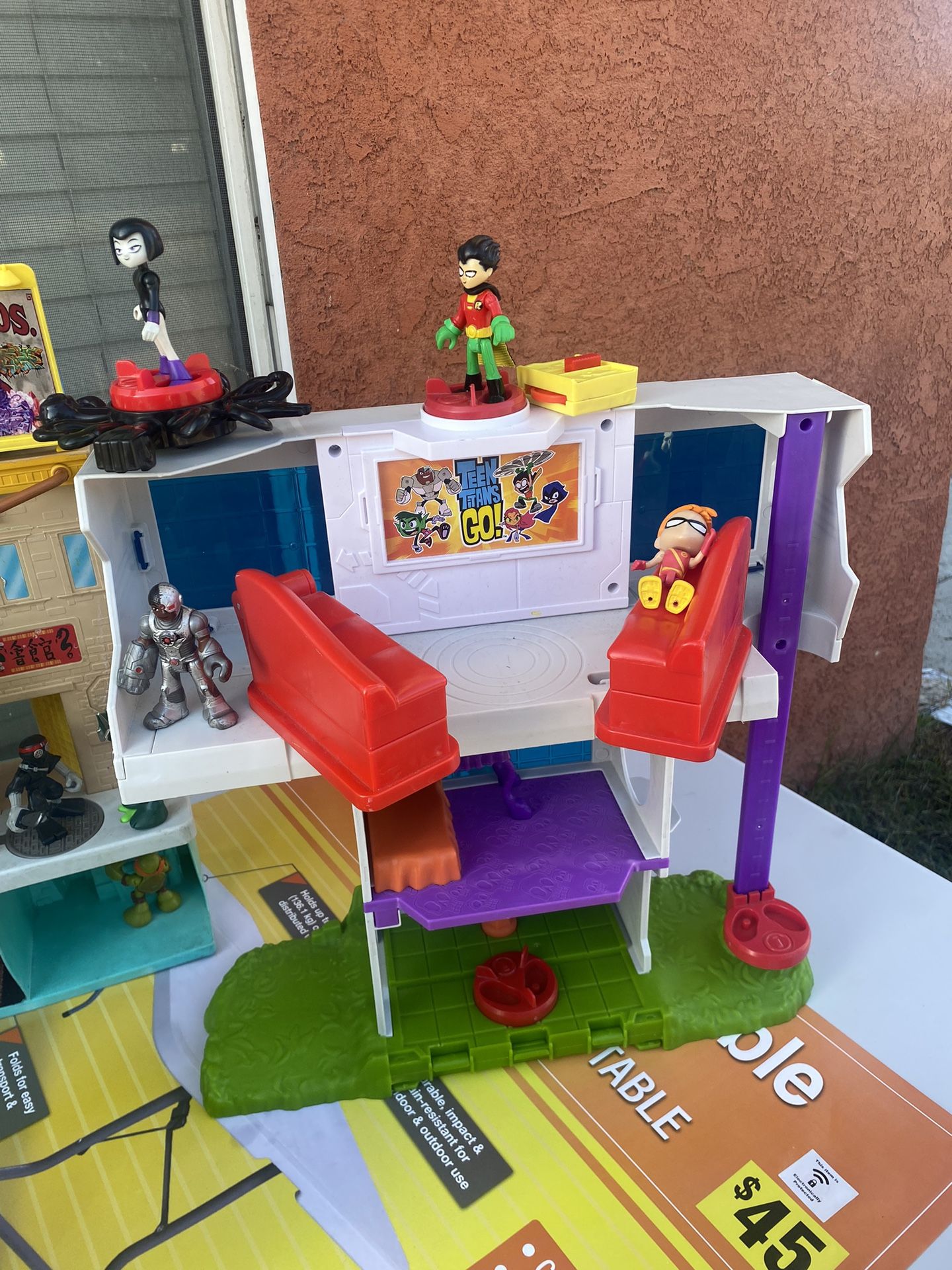 Imaginext Teen Titans Lair