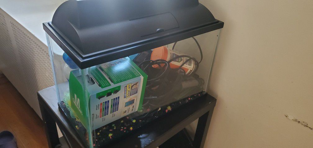 Small fish tank W/ Filter and accessories