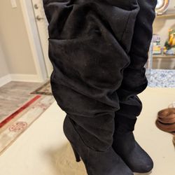 BLACK SUEDE BOOTS