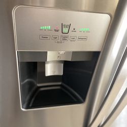 Kenmore Refrigerator Freezer ICE Maker/Water Everything Works Great 