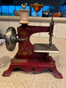 Vintage Mini Sewing machine.