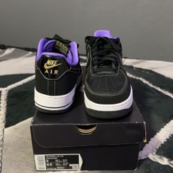 Nike Air Force 1 ‘07 LV8 EMB World Champ Lakers Shoe 