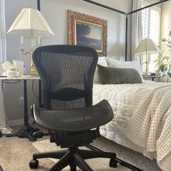 Herman Miller Aeron Chair Size B