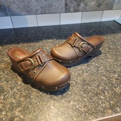Size 7 New Brown Slide on Closed Toe Heel By Bongo