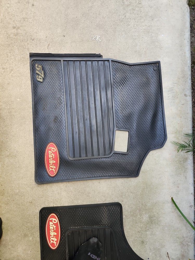 2 Floor Mats