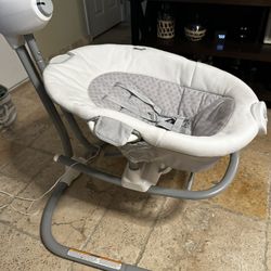 Graco  Soothe’nSway Swing 