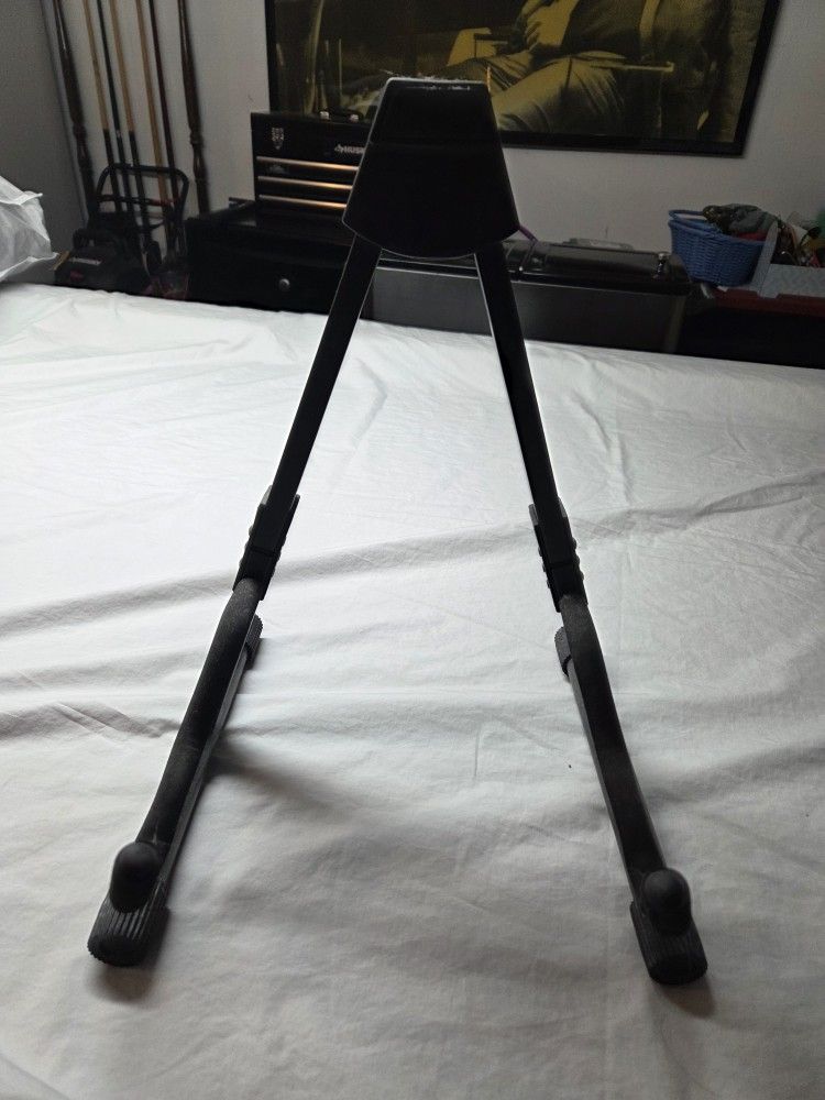 Black Guitar Stand