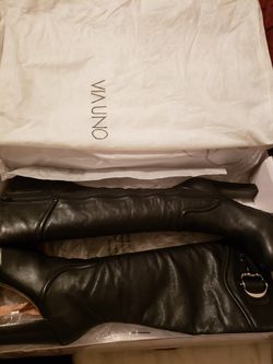 Black Beautiful boots Via Uno 8