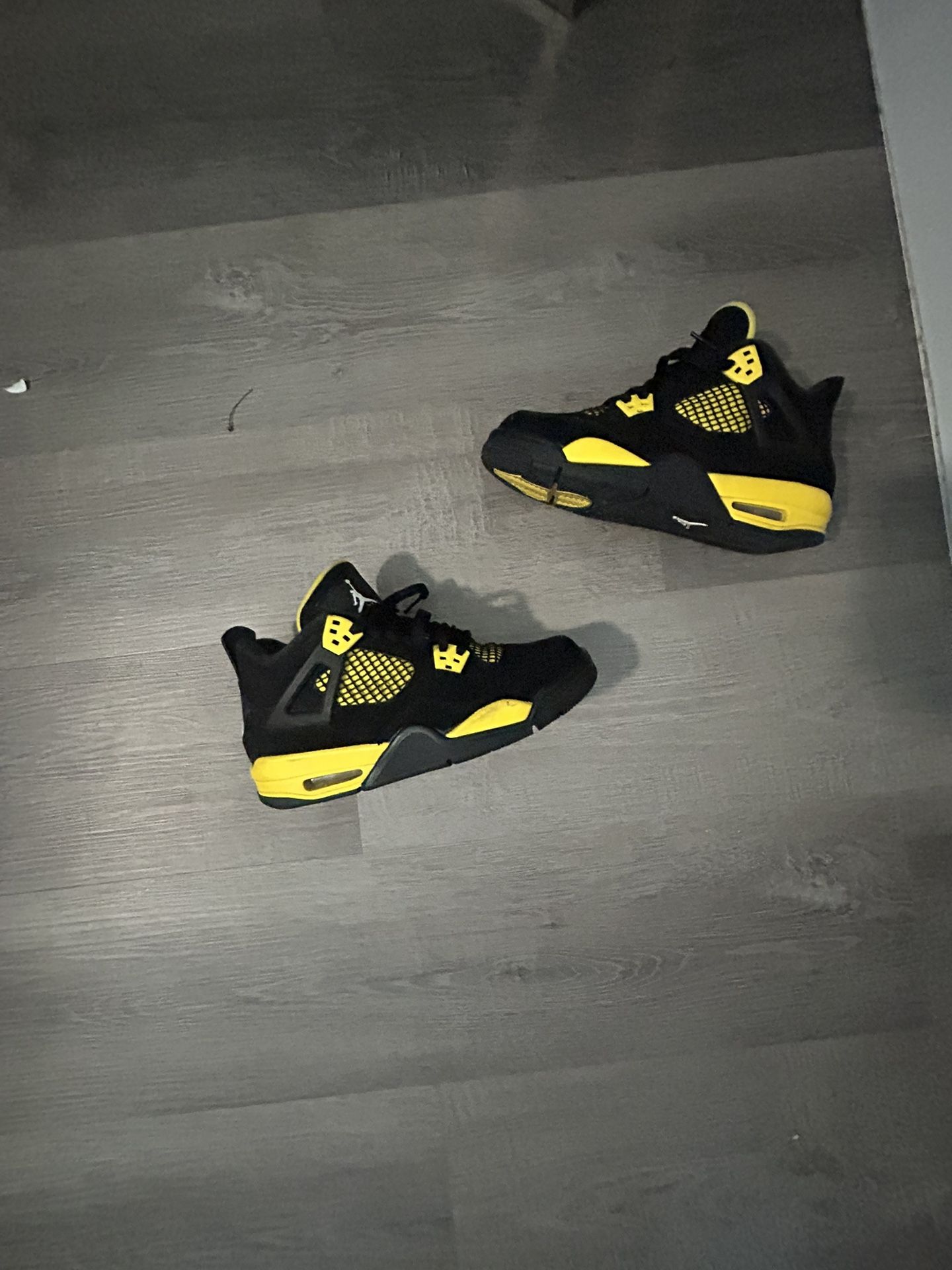 Jordan Retro 4 Thunder