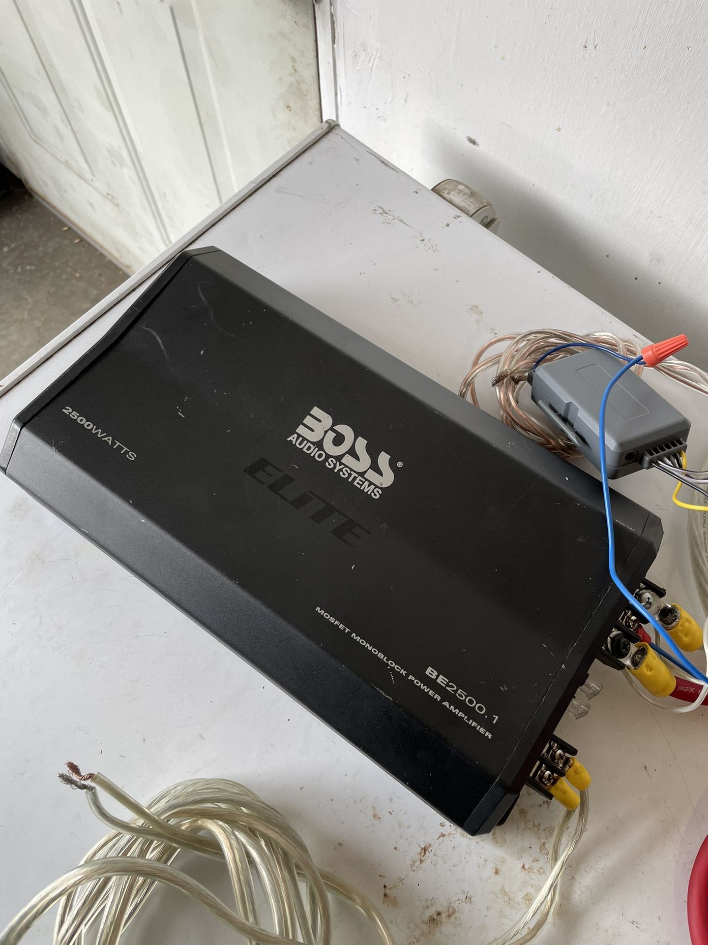 Boss 2500 Watts Amplifier