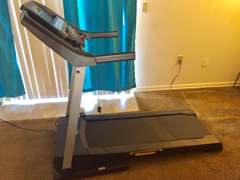 Gold's Gym Trainer 430i Treadmill with iFit Bluetooth Smart