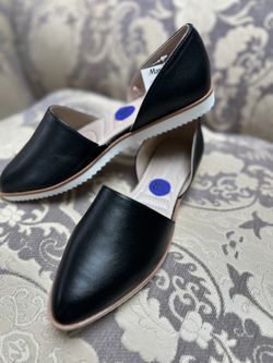 Adrienne Vittadini Black Leather Flats shoes Brand New 8.5 sz for all occasions
