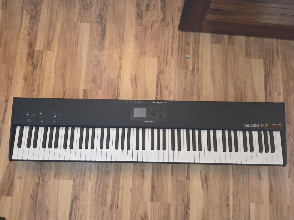 Studiologic SL-88 Studio 88-key hammer action weighted usb Midi controller