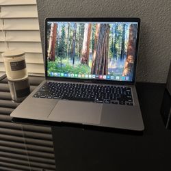 MacBook Air 13” Space Gray Apple M1 Chip 256GB SSD 8GB RAM 