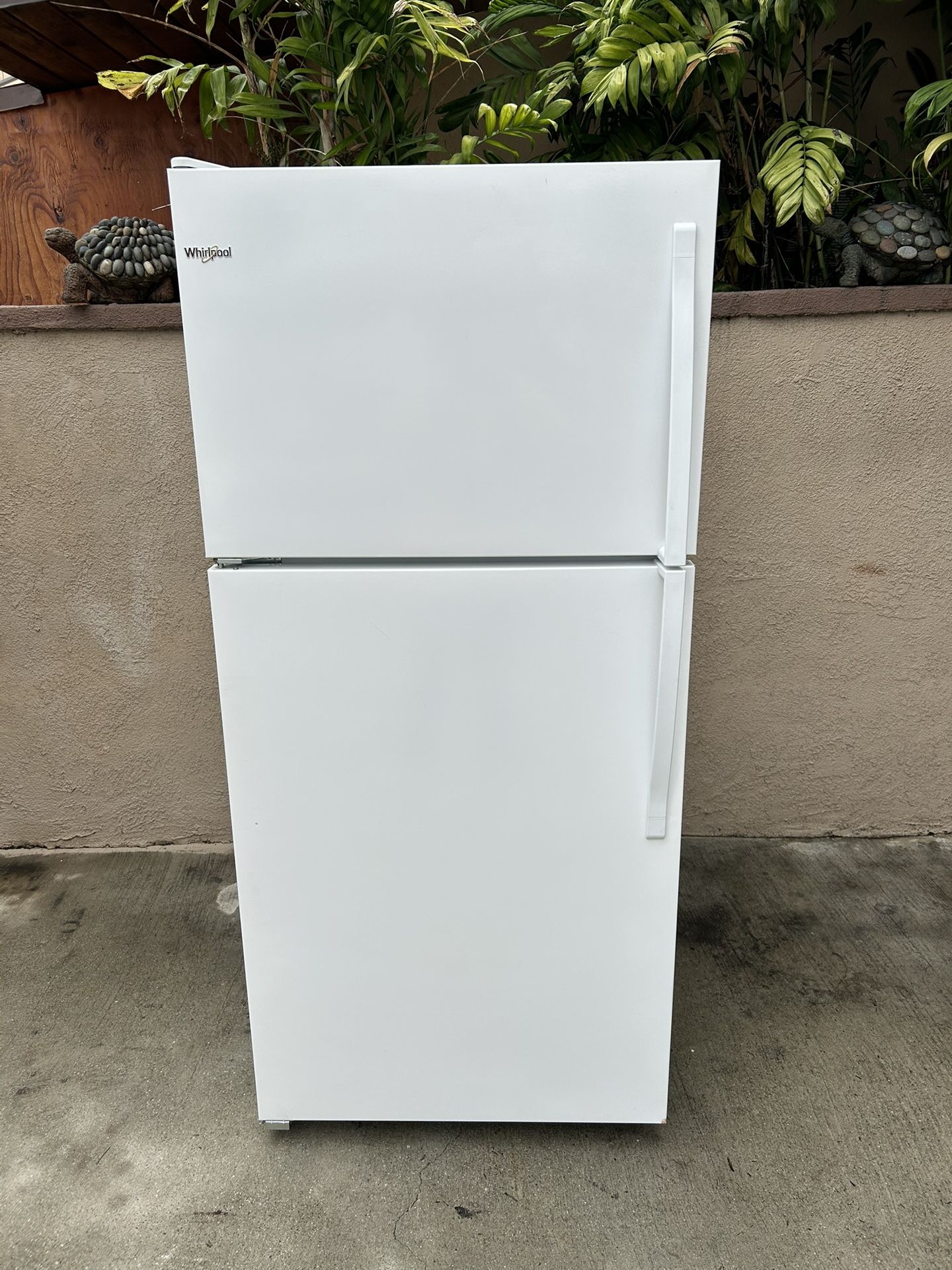 Whirlpool Fridge White 18cu Ft 30x30x66👍🛑3 MONTHS WARRANTY 