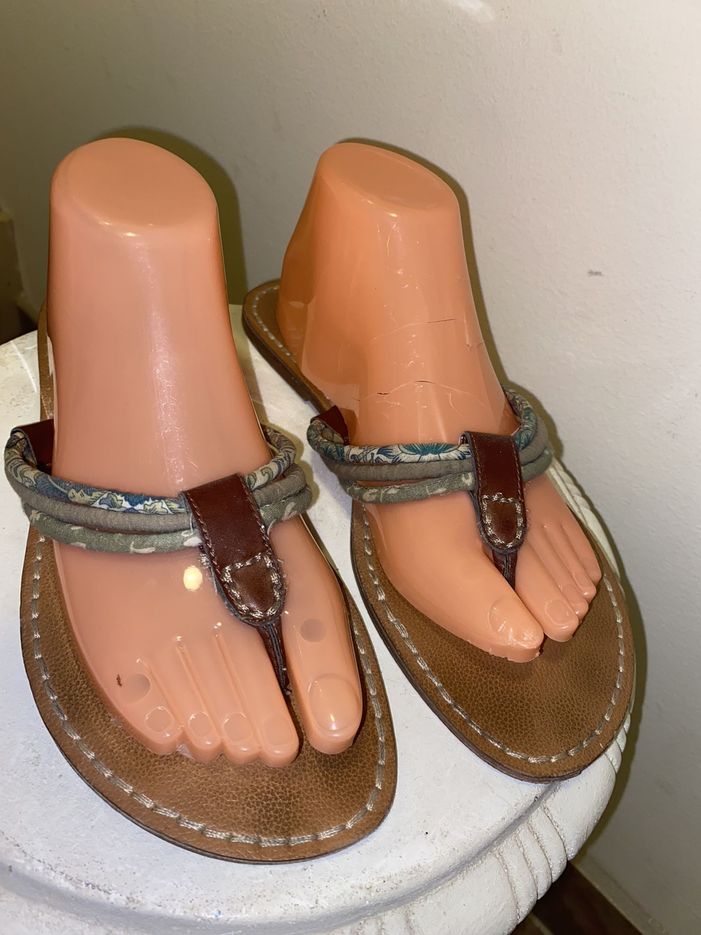 American Eagle Boho Flip Flops Women’s 8.5
