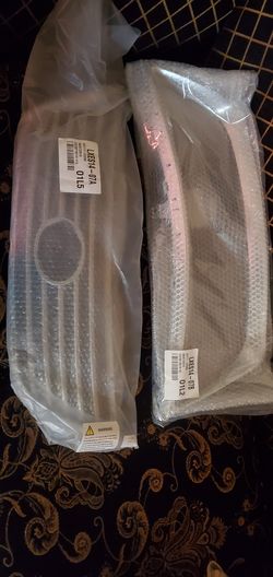 Lexus es 350 grill brand new