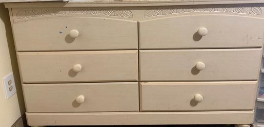White/cream dresser