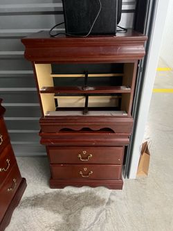Dresser & Nightstands