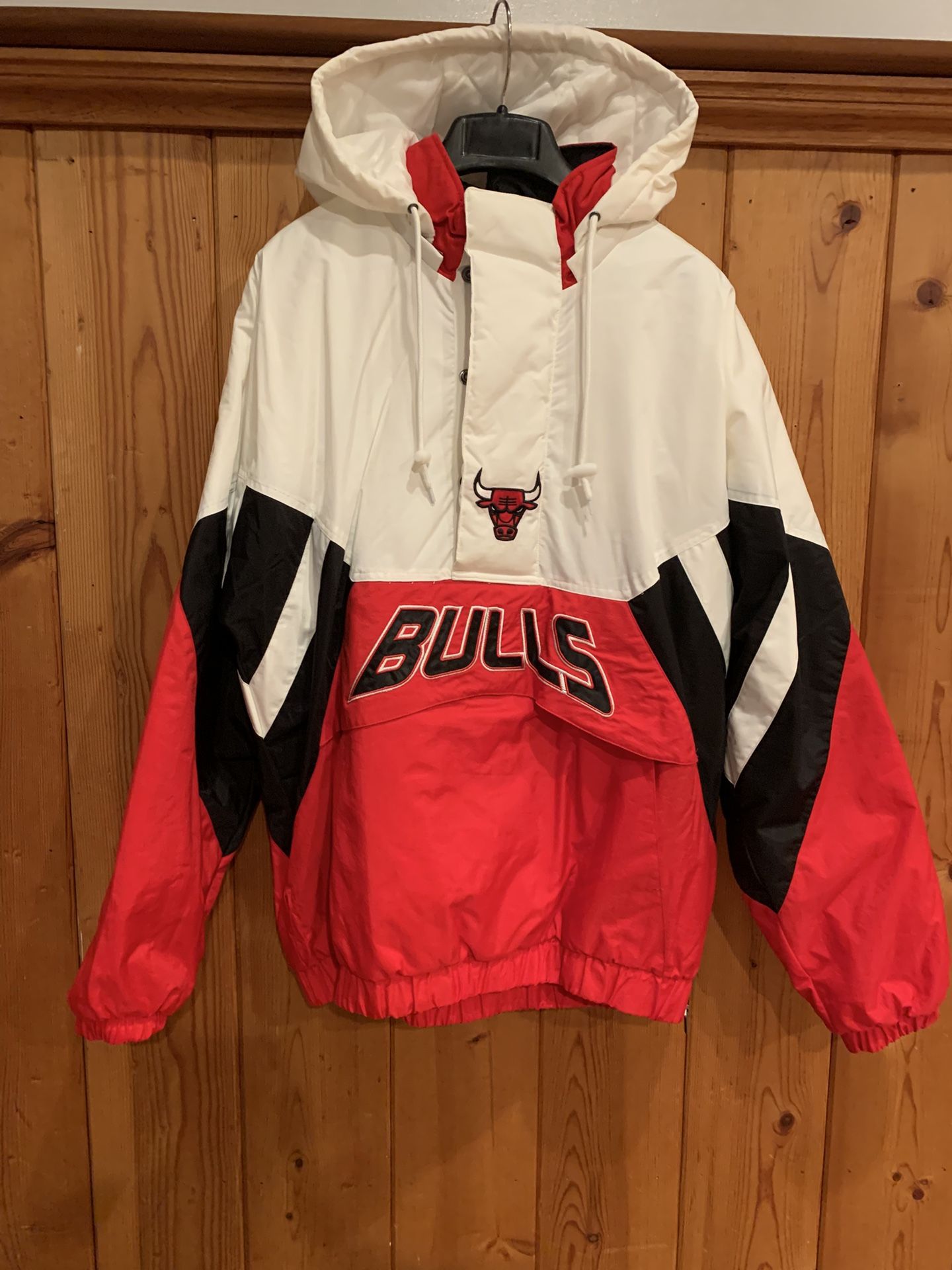 CHICAGO BULLS STARTER JACKET SIZE LARGE.