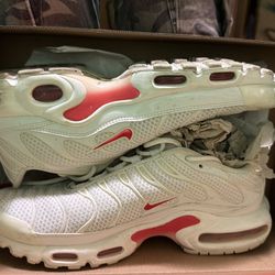 Nike Air max plus white/track red 9 1/2