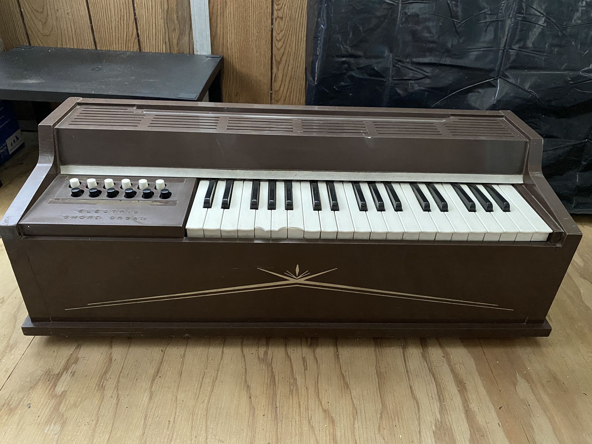 Vintage Magnus Electric Chord Organ Model 481