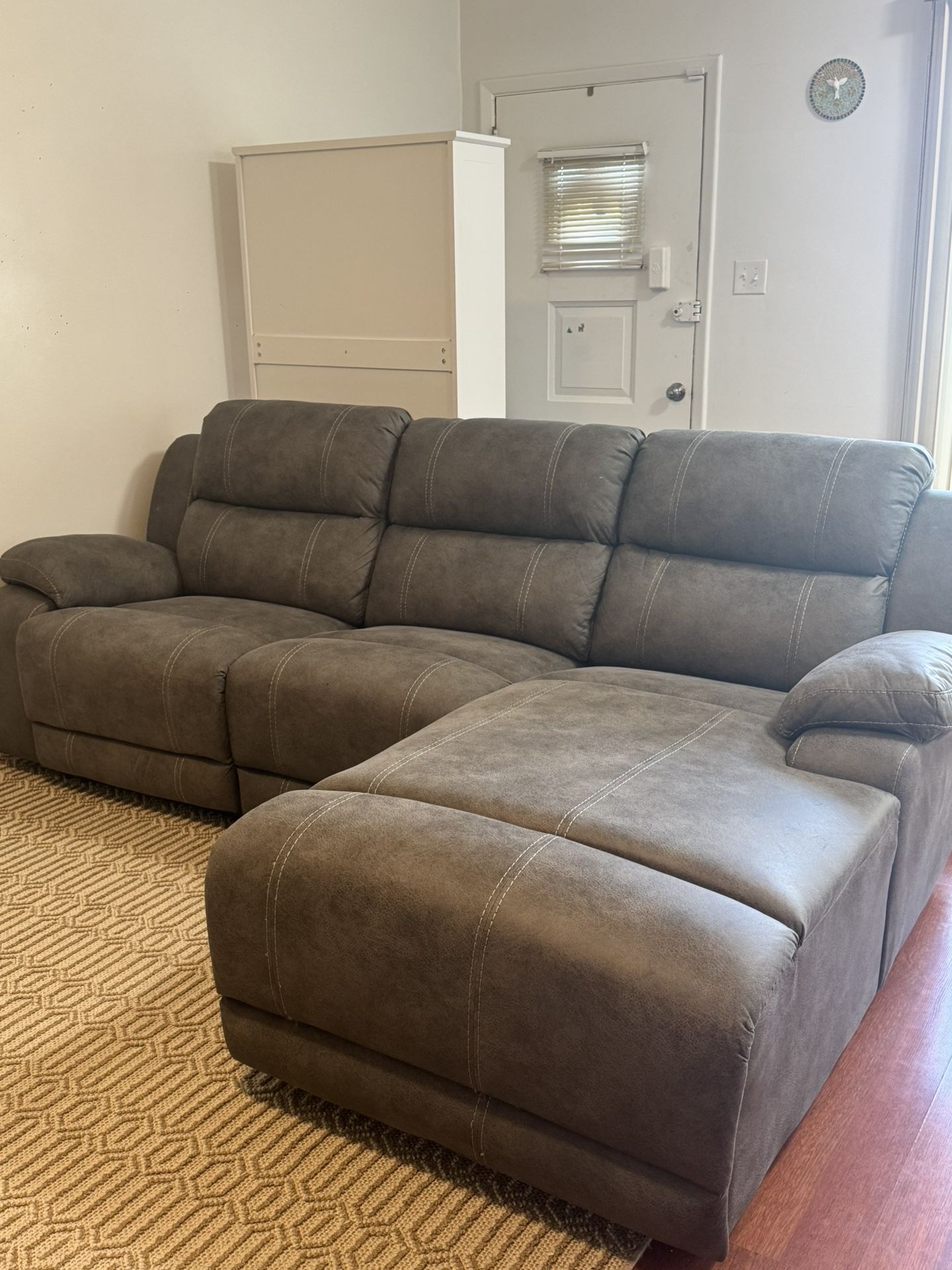 Reclining sofa