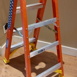 4 ft. Fiberglass Step Ladder 