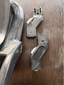 Uppababy car seat base and adaptor