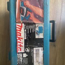 Makita N1900B