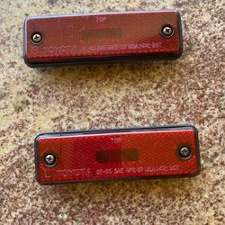 Front bumper reflector lights for Toyota