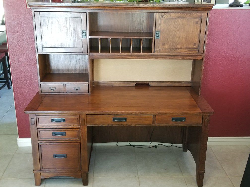 Wood Desk w/Hutch