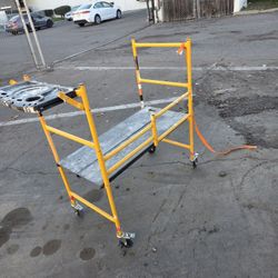 Job site scaffold set