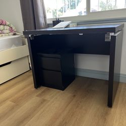 Desk and filing cabinet with two drawers
