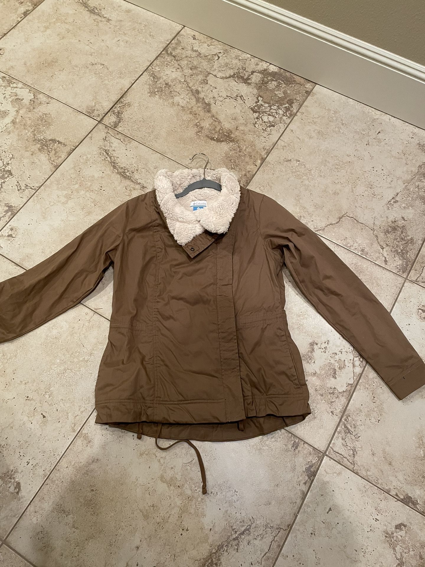 Women’s Size Small Columbia Sportswear Jacket With Sherpa