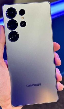 S25 ultra Samsung att like new!