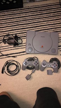 PS1 Console early model SCPH-1001 + Two Controllers and 1 Game