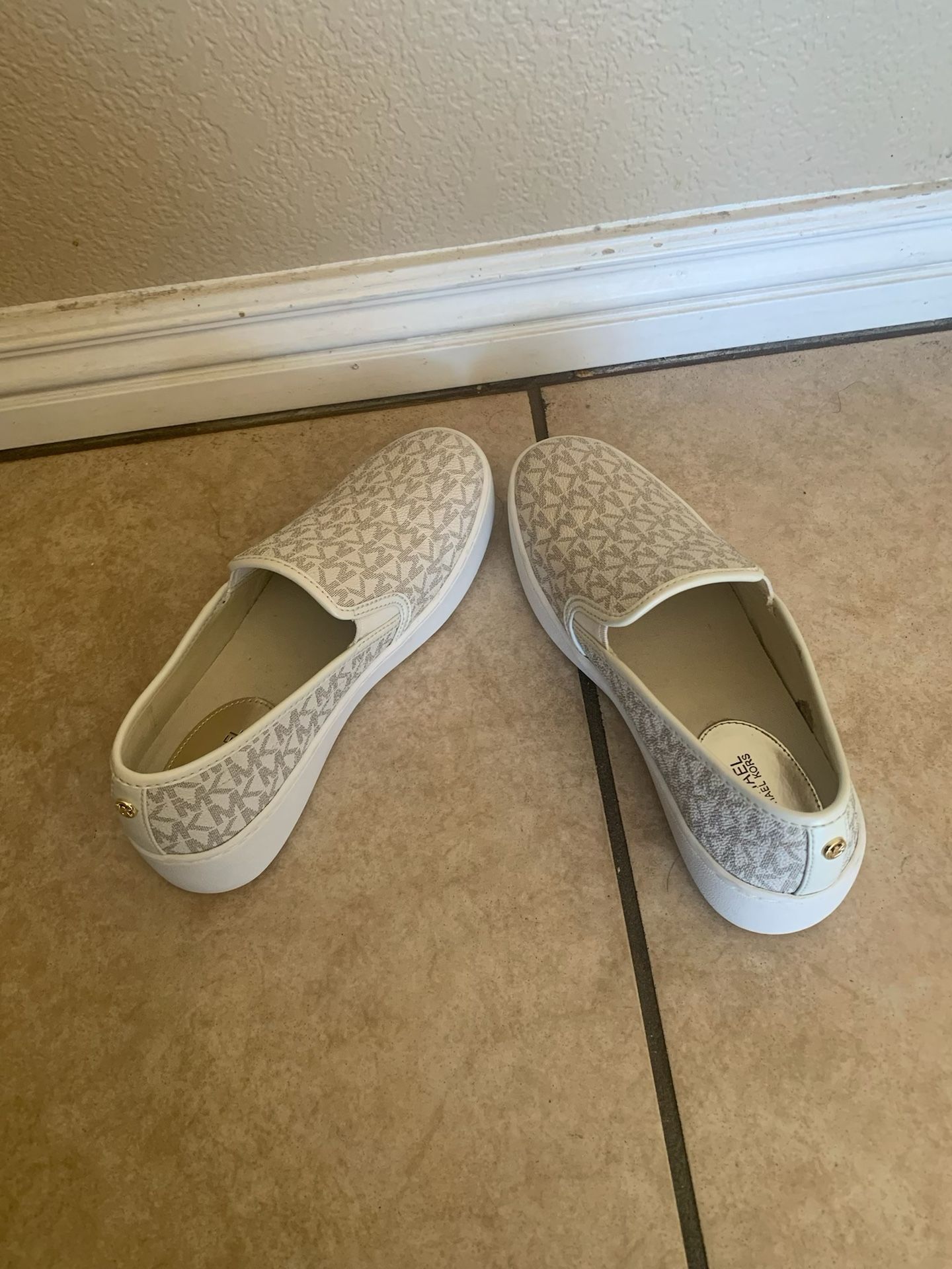 Michael Kors Shoes (Ladies 7)