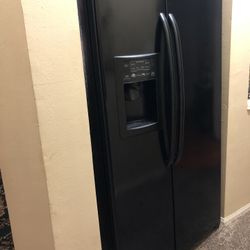Refrigerator 25.4 Cu. Ft