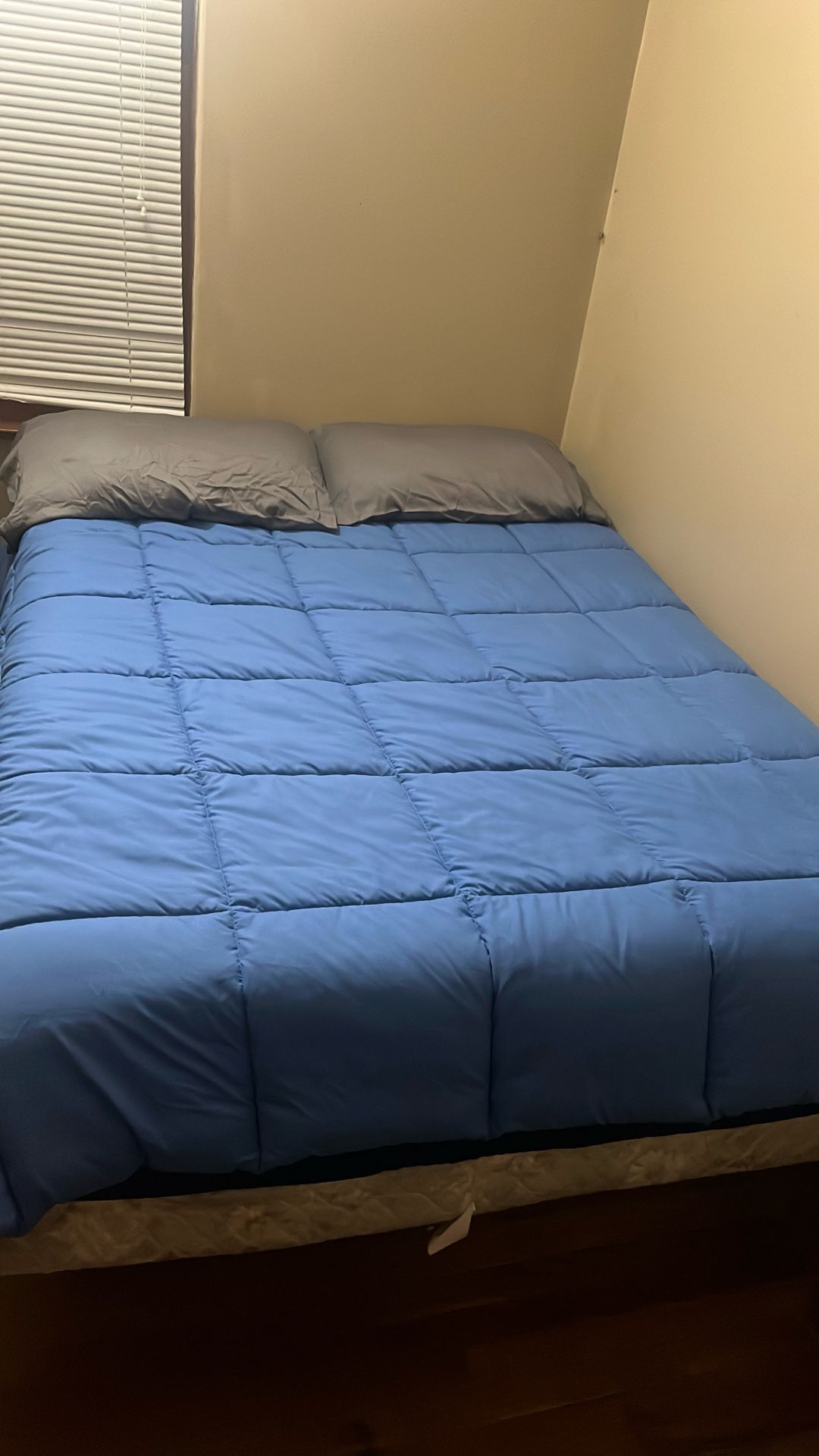 Full Size Bed 