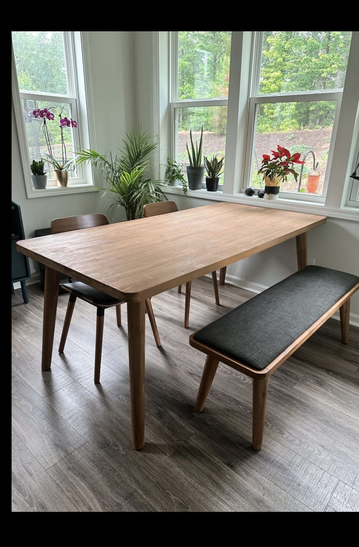 Casterly Seb Table, 2 chairs and bench