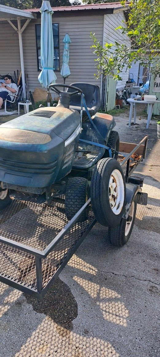 Lawn tractor
