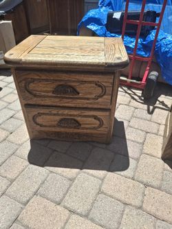 2 matching solid oak nightstands