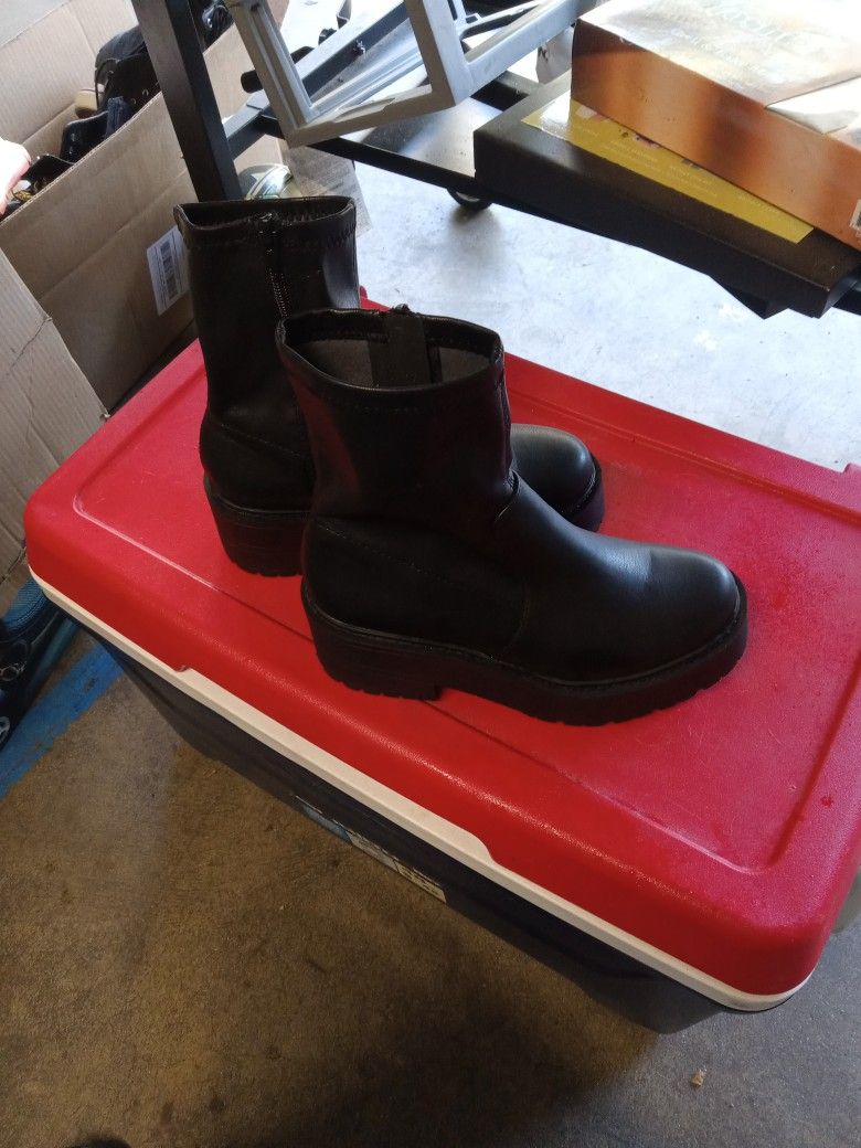 Women's  Soda Boots Size 6.5