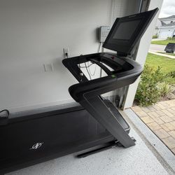 NordicTrack 1750 Commercial Treadmill with iFIT Scree My