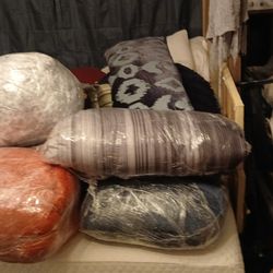 LIKE NEW!! KING SIZE COMFORTORS and OFFICAL COLLECTIBLE YELLOWSTONE FLEECE BLANKET